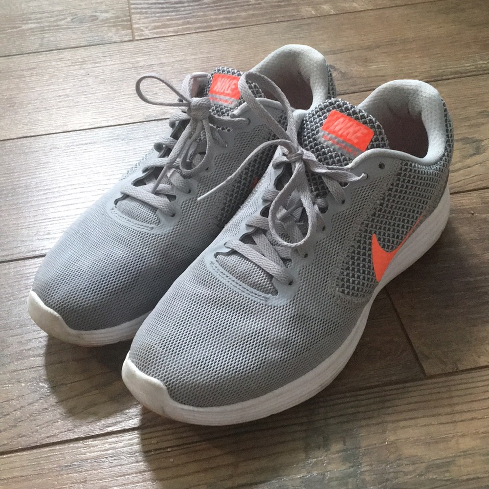 8.5 Nike Womens Sneaker